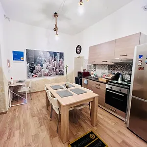 Panzió Il, Catania-Fontanarossai nemzetközi repülőtér